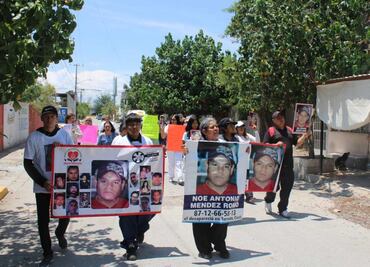 Madre buscadora recorre calles donde fue visto su hijo por última vez hace 15 años; "mi corazón me dice que fue aquí", asegura