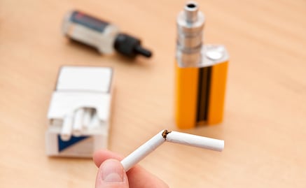 Cigarros electrónicos podrían ayudar a evitar 50,000 casos de enfermedades al año según estudio