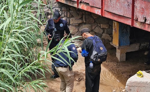 Hallan sin vida a una de las dos personas arrastradas por la corriente tras tormenta en frontera de Nogales; continúa búsqueda de segunda víctima