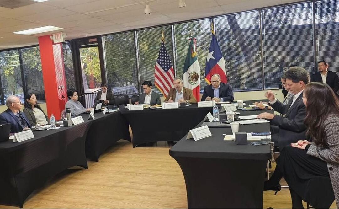Juan Ramón de la Fuente revisa con cónsules estrategia para atender a mexicanos en EU. Foto: SRE