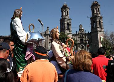 Feligreses complican circulación en Reforma y Avenida Hidalgo