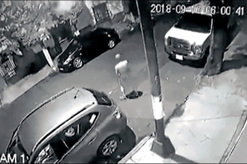 El video de los hechos fue tomado por una cámara de vigilancia ubicada en la calle Juárez, esquina con Venecia y Bocanegra, en la colonia San Álvaro. (TOMADA DE VIDEO)