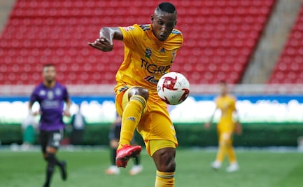 Julián Quiñones no da señales de querer naturalizarse