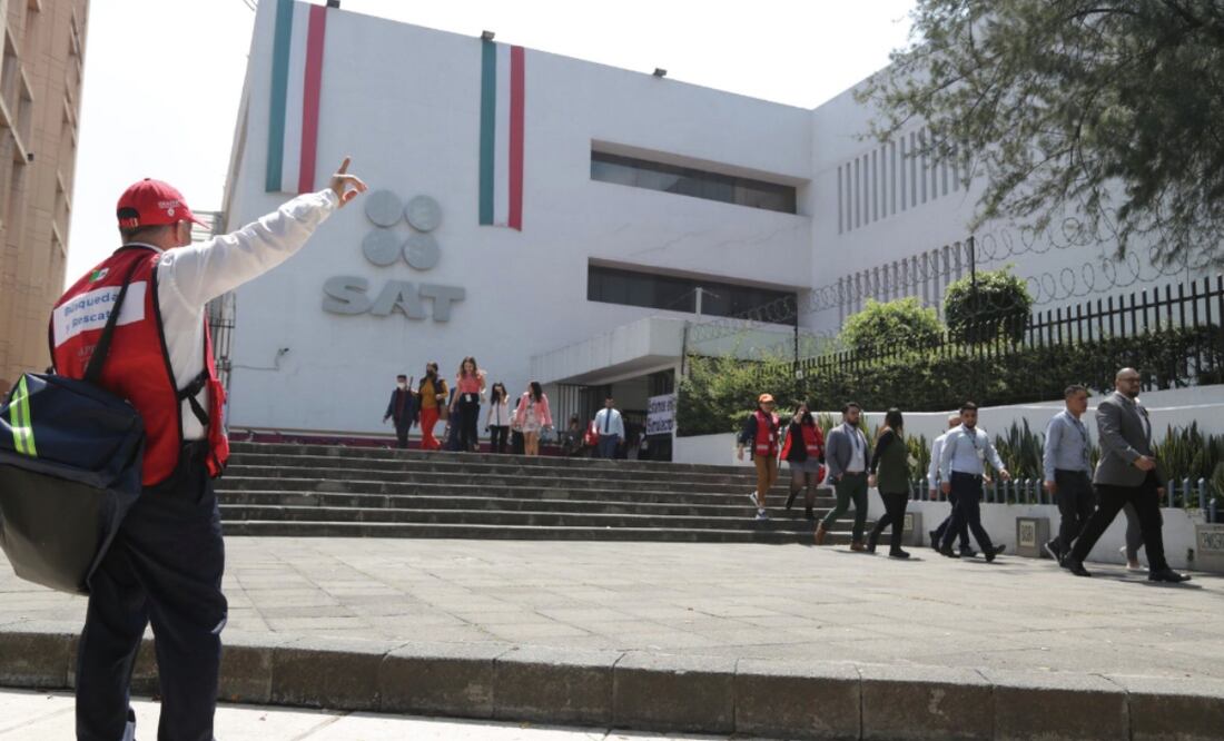 Trabajadores asalariados aportaron al fisco un billón 123 mil 479 millones de pesos en 2023. Foto: X SATMX (@SATMX)