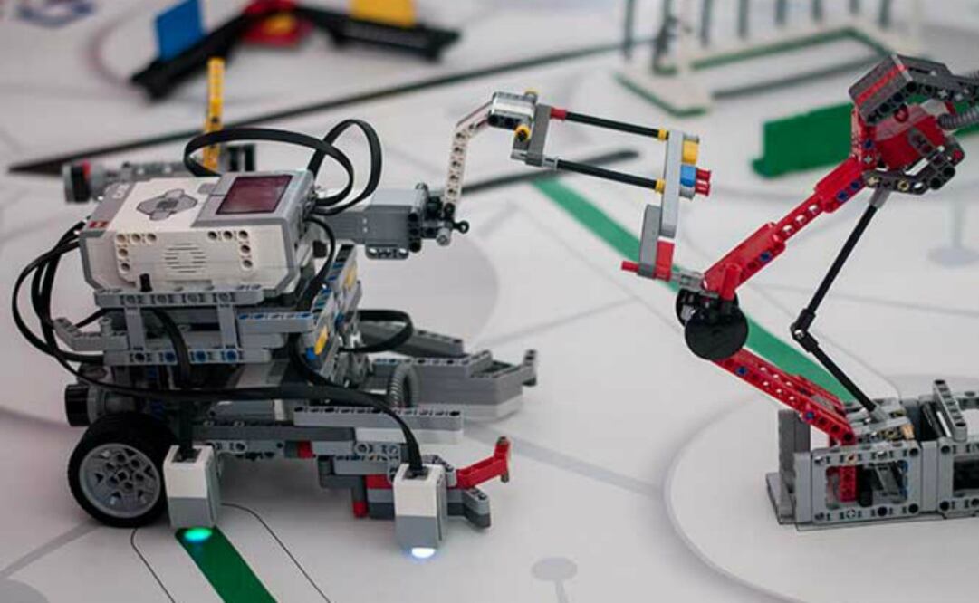 De esta forma, se introduce a los estudiantes a la alfabetización tecnológica en el desarrollo de competencias relacionadas con el trabajo en equipo