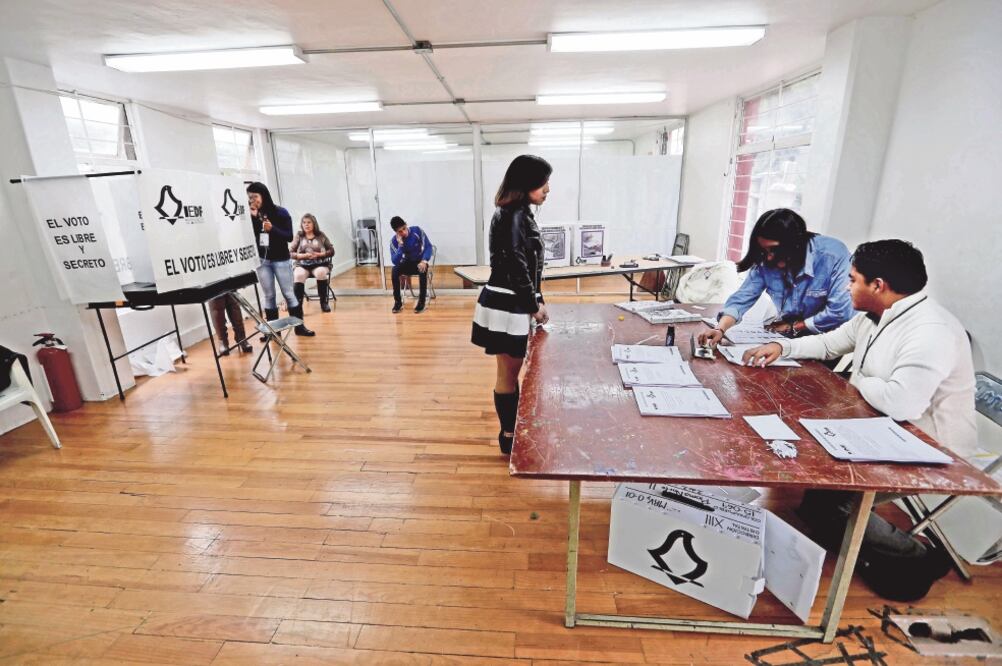 Las autoridades electorales confiaban en superar la meta de 12% de participación de los 7 millones de capitalinos registrados en la lista nominal (FERNANDO RAMÍREZ. EL UNIVERSAL)