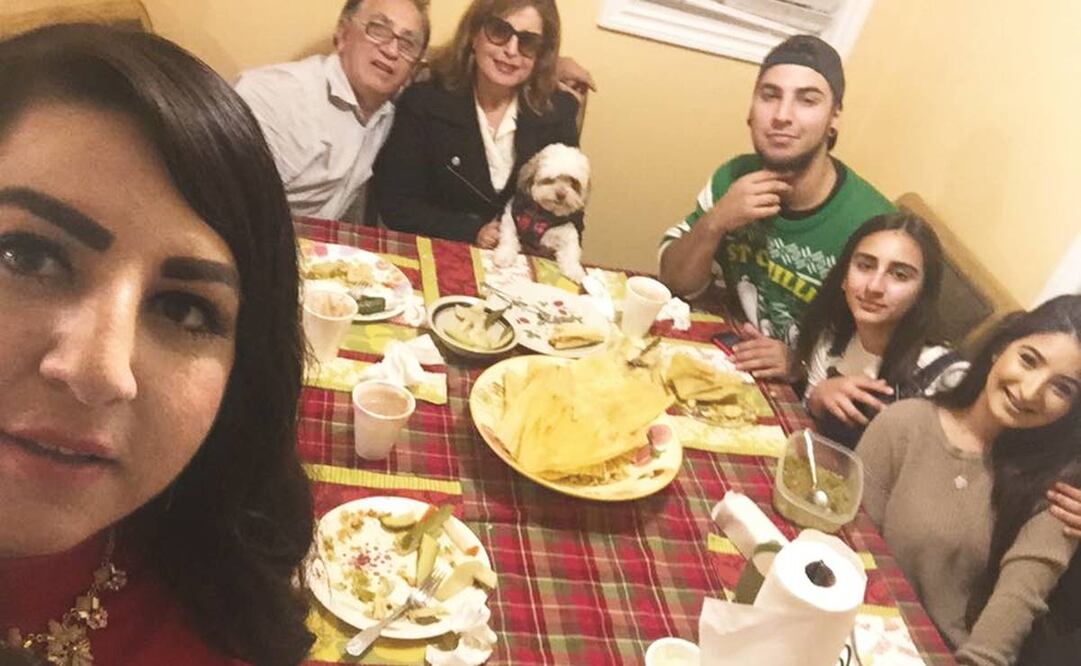 Eliza Fajardo compró dos docenas de tamales surtidos; pagó 53 dólares.