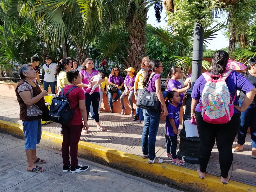 Madres de familia manifestaron su preocupación por la reducción presupuestal que perjudicaría las terapias de rehabilitación / Yazmín Rodríguez. El Universal