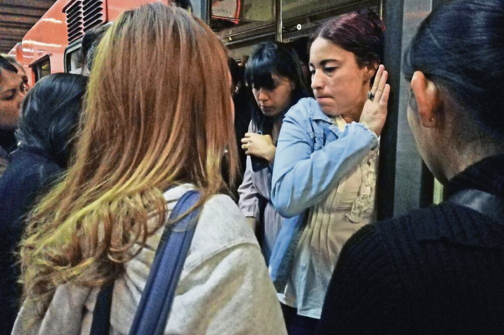 Para la Línea 1, que va de Pantitlán a Observatorio, se adquirieron 10 trenes co n una bolsa de mil 306 millones 657 mil pesos, los cuales no han sido integrados. 