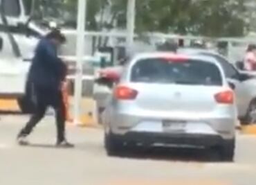 Captan en video asalto en estacionamiento del centro comercial La Cúspide
