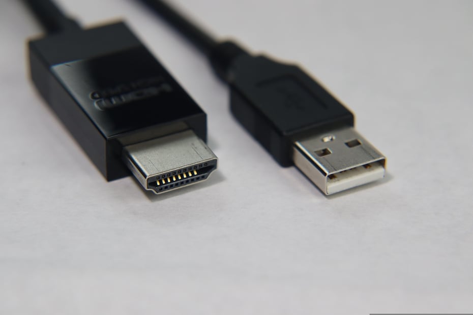 Un cable HDMI permite conectar dispositivos de streaming u otros equipos a una televisión compatible. Foto: Pixabay