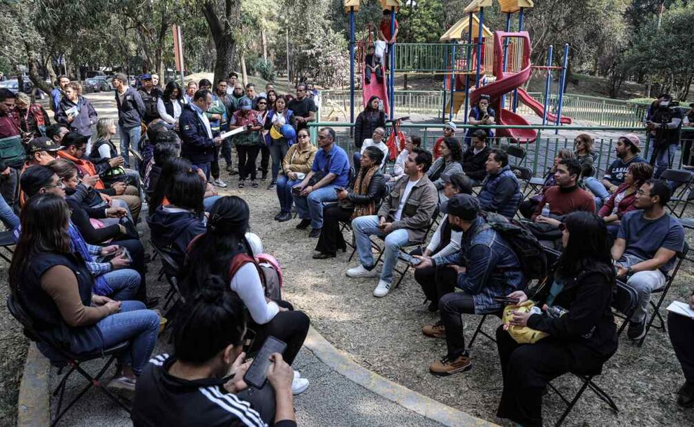 Apoyarán con 8 mil pesos para renta a vecinos de edificio donde se registró explosión.
Foto: Gabriel Pano.
