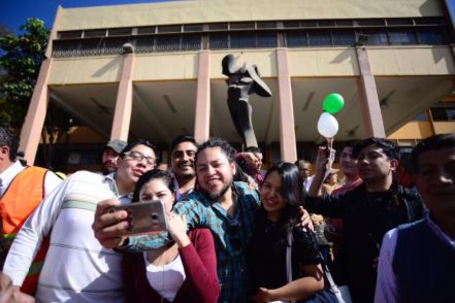 Despiden su universidad con “Las Golondrinas”; inicia demolición tras sismo