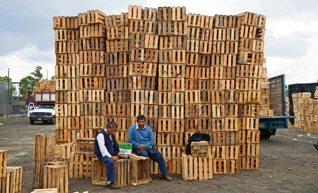Comerciantes de 359 locales afectados en el incendio del pasado 6 de abril, declararon que sólo quieren trabajar, por lo que piden seguridad. Foto: Germán Espinosa/ EL UNIVERSAL