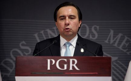 Juez admite amparo de Tomás Zerón contra orden de aprehensión por caso Iguala