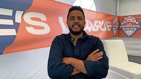 Los Dos Santos exploran otros terrenos