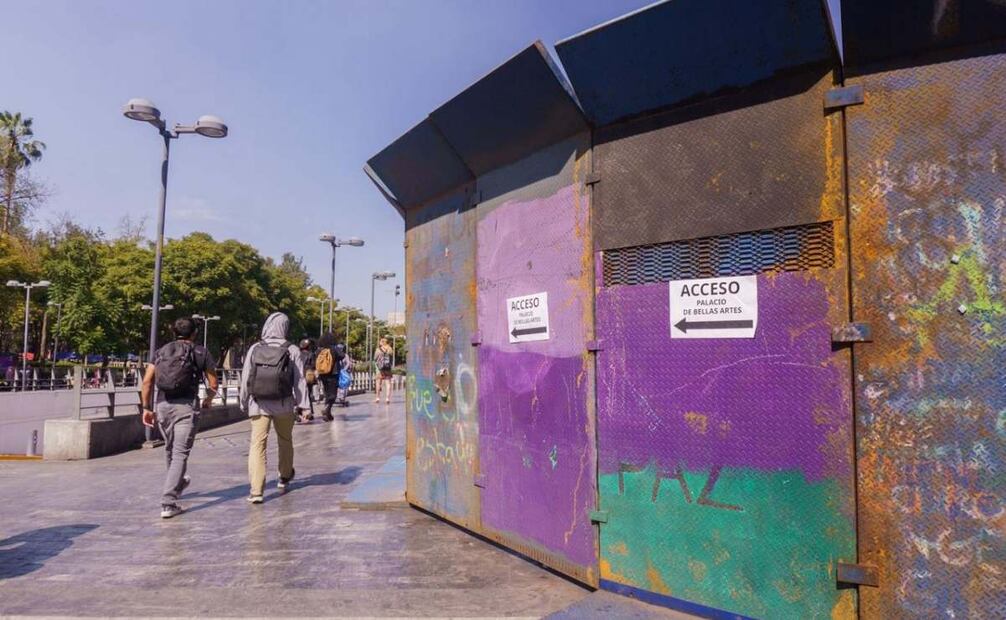 Turistas expresan descontento por vallas alrededor de Palacio de Bellas Artes (09/11/2025). Foto: Osmar Alvarado / EL UNIVERSAL