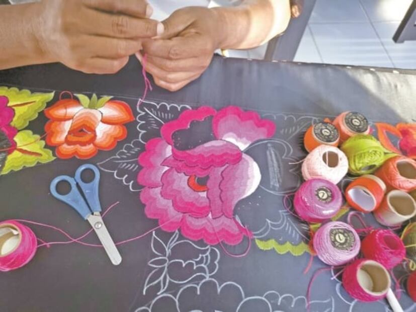 El pueblo donde los hombres bordan