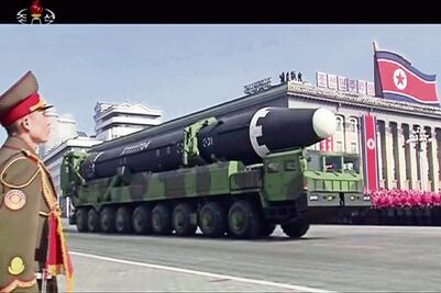 Norcorea exhibe su poderío militar