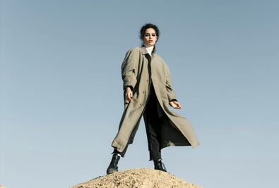 Arma un look otoñal con abrigos y gabardinas que te harán ver más estilizada