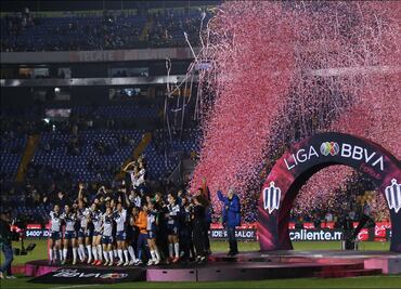 Entrenadora, jugadoras y staff de Rayadas, dieron positivo al Covid-19 tras el título