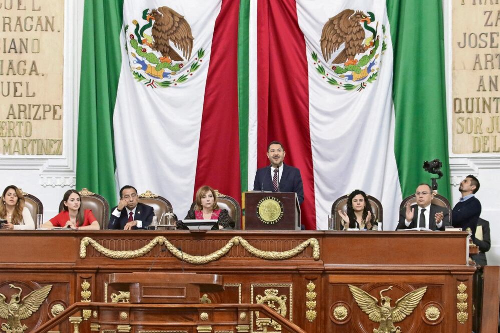 El mandatario Martí Batres acudió al pleno del Congreso capitalino para dar un mensaje por el Quinto Informe de Gobierno. Foto: Carlos Mejía | El Universal