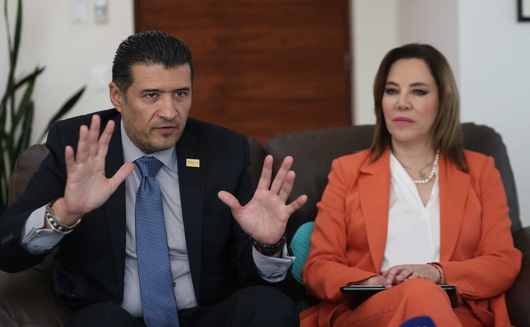 Adrián Alcalá Méndez, comisionado del Inai, y Blanca Lilia Ibarra Cadena, comisionada presidenta del Inai. Foto: EL UNIVERSAL