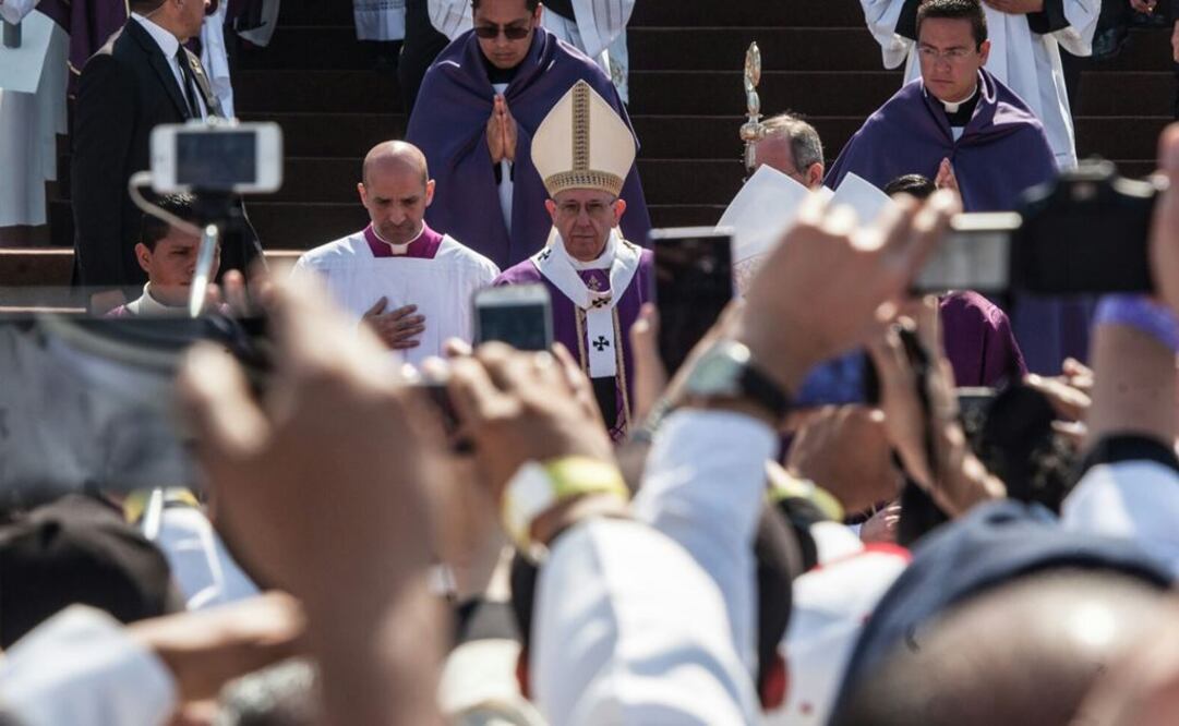 Papa no es la solución a todos los problemas de México: Lombardi