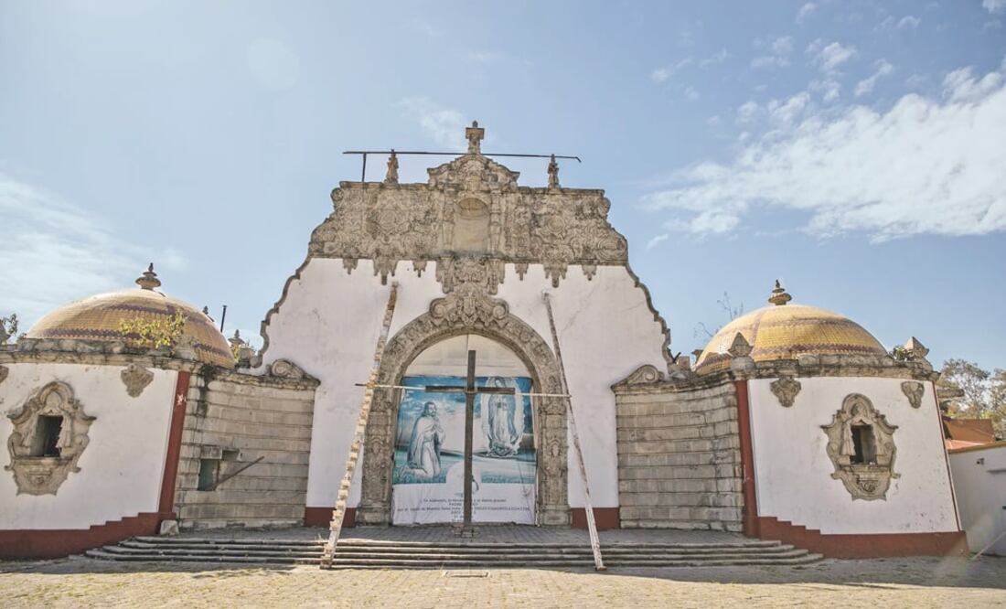 La estructura destinada por la Iglesia católica para el templo a San Juan Diego continúa en obra negra y en el espacio sólo se ve el inicio de la construcción.