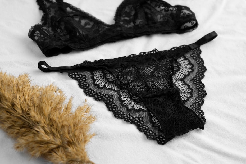 El color negro transmite seguridad y elegancia. Foto: Freepik