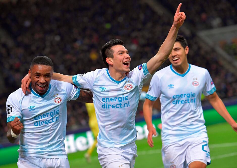 Lozano celebra un gol ante el Inter / AP