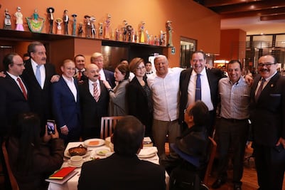 El elenco de El Privilegio de Mandar