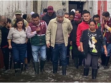 Clara Brugada recorre zonas afectadas de Xochimilco tras fuerte lluvia; "vengo a ver la situación"