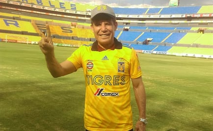 Julio César Chávez visita el estadio de Tigres
