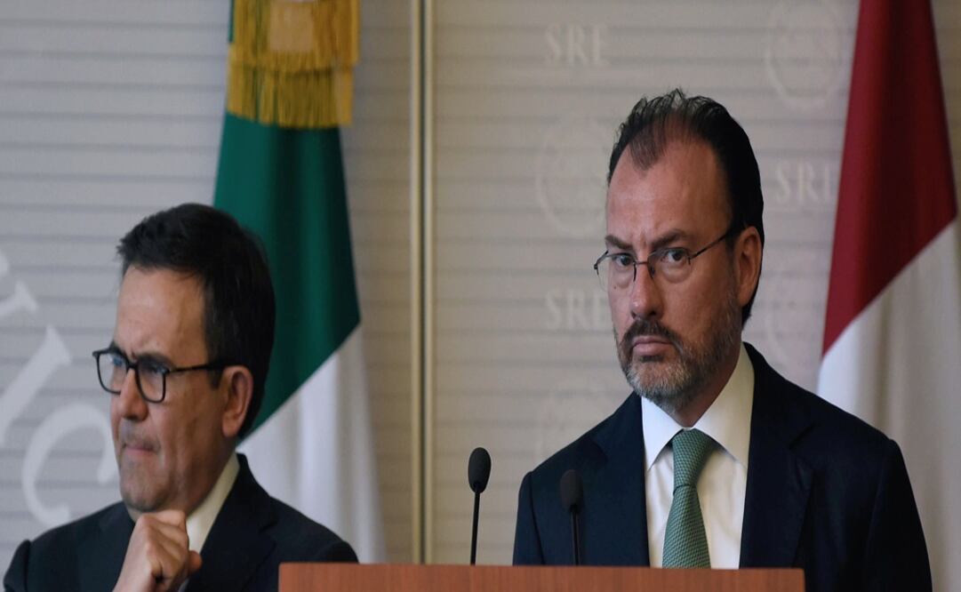 Mexican Economy Minister Ildefonso Guajardo (L) and Mexican Foreign Minister Luis Videgaray – Alfredo Estrella/AFP