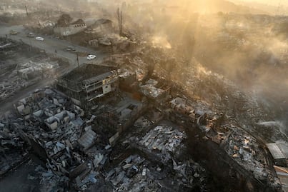 Suben a 122 los fallecidos por incendios forestales en Chile