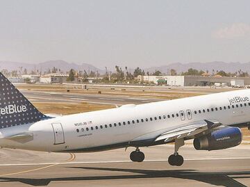 6 mexicanos entre los pasajeros del vuelo de JetBlue que aterrizó de emergencia en Florida; uno resultó herido
