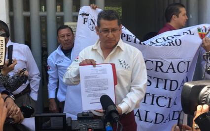 Ratifican denuncia ante la FGR contra Romero Deschamps