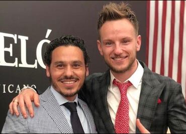 Rakitic disfruta de la feria de Sevilla tras fracaso del Barcelona