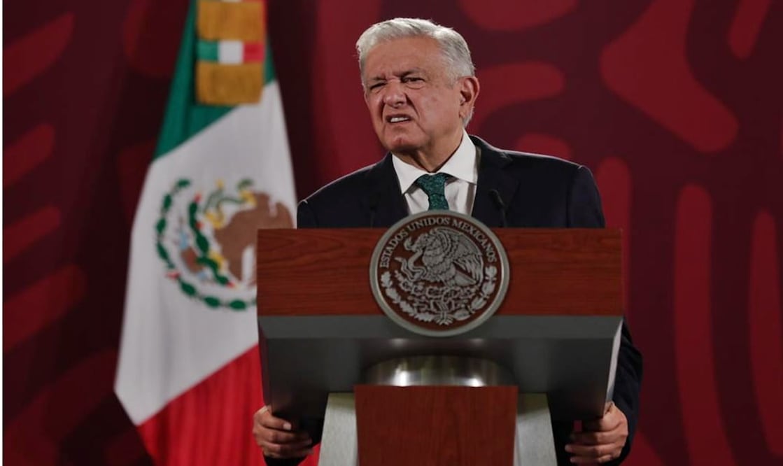 López Obrador afirmó que, a diferencia de los videos de TikTok, un libro se requiere tiempo, pero contiene cosas insustituibles por las cosas que provoca en las personas para imaginar. Foto: Diego Simón Sánchez