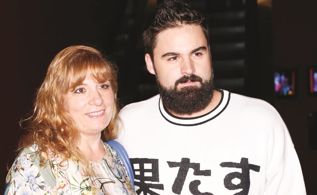 Maribel Robles, esposa de Rogelio Guerra, posa con su hijo Carlo.  (Foto: Archivo / EL UNIVERSAL)