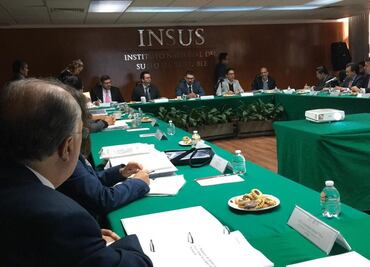 Rinden protesta titulares del Insus y del Fovissste