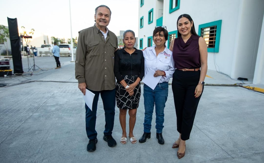 Entrega de Bviendas del Bienestar en la entidad, ubicadas en el fraccionamiento “Infonavit Andares del Jazmín", Colima por el director del Infonavit Octavio Romero Oropeza, la titular de la Sedatu, Edna Vega Rangel, y la gobernadora de Colima, Indira Vizcaíno Silva. Foto: Cortesia