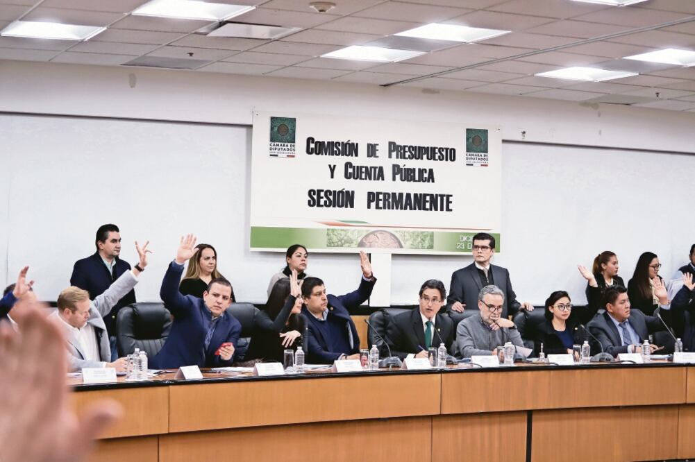 La Comisión de Presupuesto y Cuenta Pública aprobó el dictamen en el que se determinan las reducciones a los salarios de los ministros de la Suprema Corte. (BERENICE FREGOSO. EL UNIVERSAL)