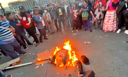 “No tiene sentido”: AMLO descarta reunirse con ministra Norma Piña tras quema de su figura en mitin