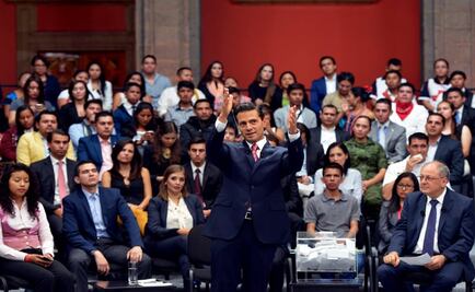 Jóvenes que se reunieron con Peña son priístas, acusan en redes 
