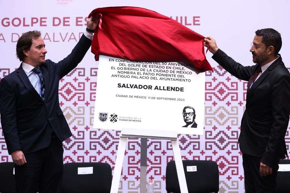 Nombra patio del Antiguo Palacio del Ayuntamiento Salvador Allende. Foto Especial