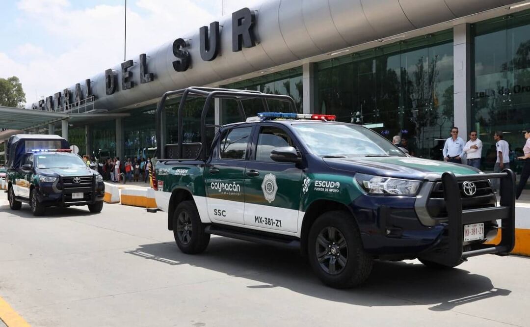 Escudo Coyoacán participó en el “Banderazo de Inicio de Operativos de Temporada Vacacional”, con un aproximado de 20 elementos, 10 unidades y tres comandantes, el arranque del dispositivo tuvo lugar en el estacionamiento de la Terminal de Autobuses del Sur. Foto: Especial