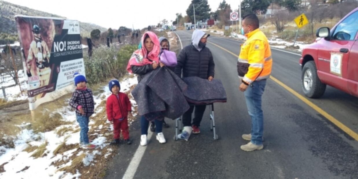 Coahuila registra su primera nevada invernal; reparten cobertores