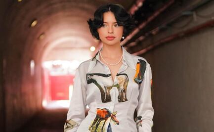 ¿Ángela Aguilar rompió el protocolo al posar junto a la Reina Sofía?